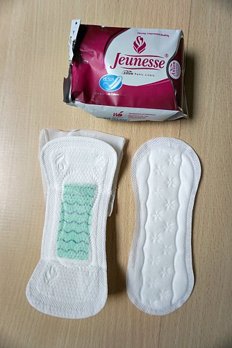The anion strip (the green strip) differs Jeunesse from the one on the right, the previous brand I used to buy.