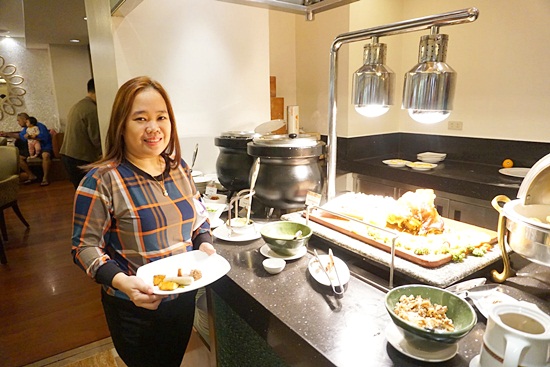 Richmonde Hotel Ortigas 2 Bedroom Suite buffet