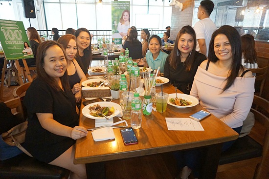 Had a nice chat over lunch with these pretty mommy bloggers Rockstar Momma, Mommy Peachy of The Peach Kitchen, Digital Filipina, Mermaid In Stilettos, and ArtofBeingAMom