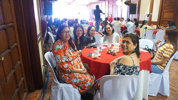 With other mommy bloggers during the launch - Mommy Lariza, Mommy Glaiza of Moomy Musings, Mommy Louisa of Art of Being AMom and Mommy Joy of Joybites.com