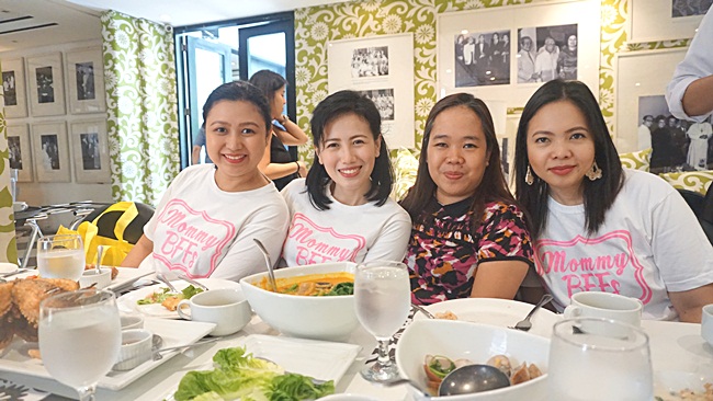 with mommy bffs social media influencers - first time to meet them but they were all so mabait