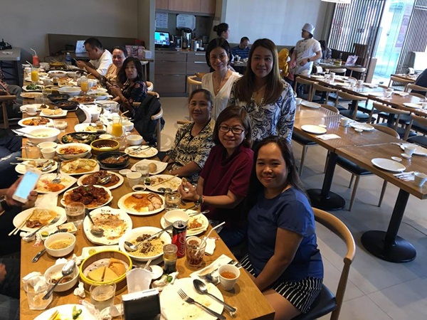 A feast of good Chinese food with some friends :-) Tried the dishes that will be served in Yeah Yeah Chinese Cuisine's buffet promos and I just love them all!