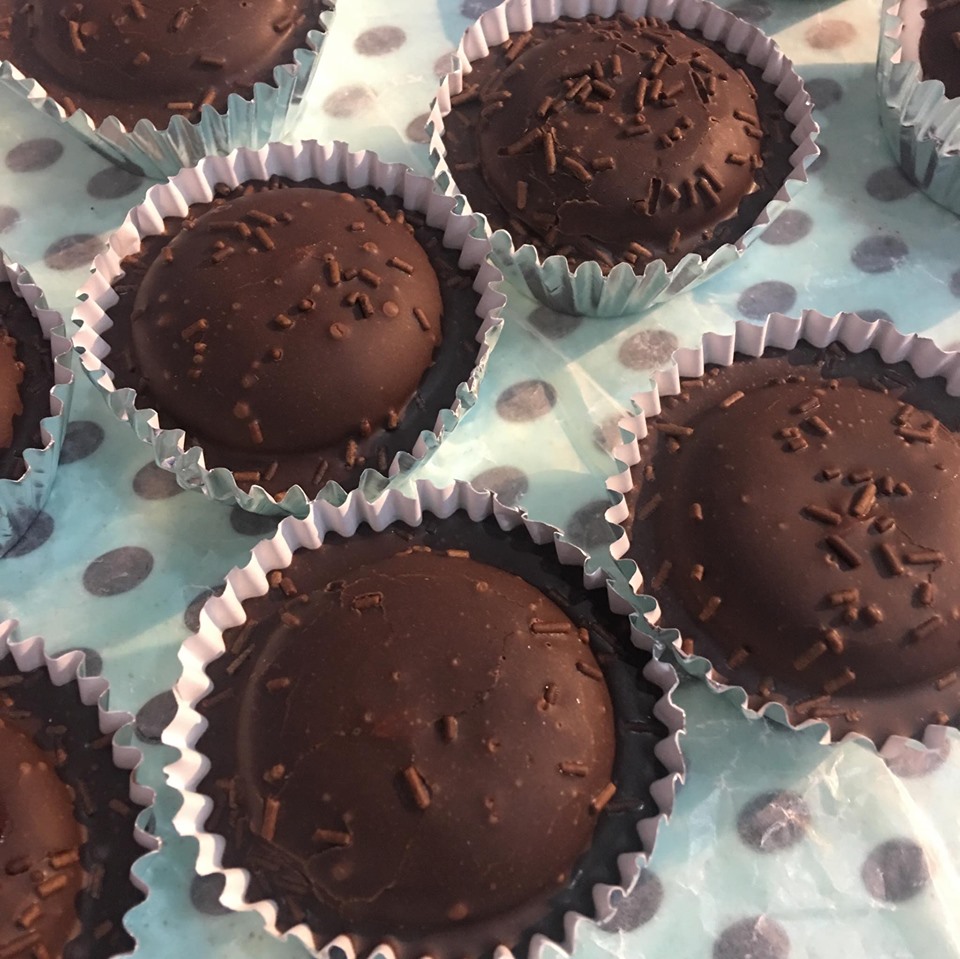 cake bombs - marshmallow chocolate cupcakes