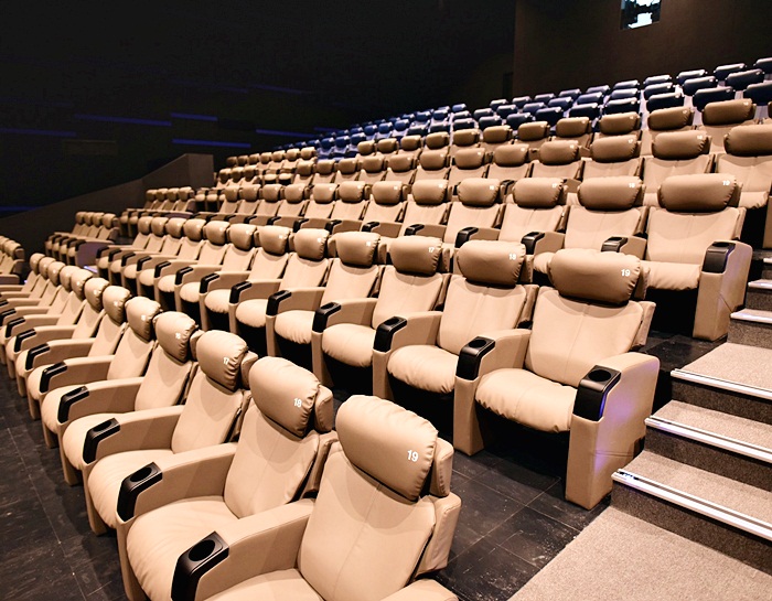 Inside the regular cinemas are premium Opus Glide seats that slide to your preferred semi-reclining angle to find the best position for optimal vista. Opus Glide seats’ super-soft fibers provide comfortable seating while handling bodyweight for back support.