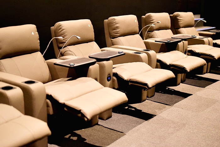 Inside the Director's Club, are top-of-the-line fully reclining Verona chairs complete with head and foot-rests. The seating capacity is 50.Seats are integrated with side tables, lighting, cup holders and charging ports. 