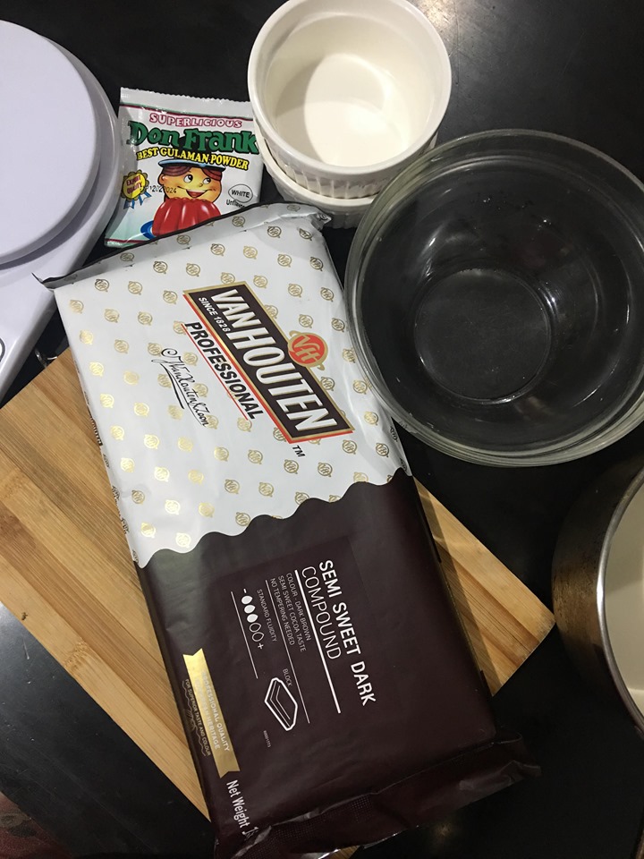 Semi-sweet dark VanHouten chocolate for baking