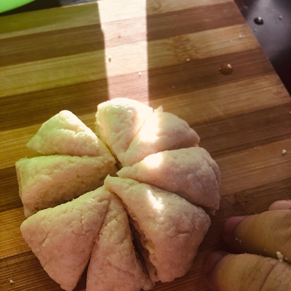 Slice the dough into 8 pieces.