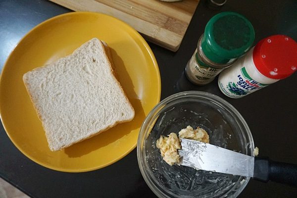 Creamy Garlic and Butter Avocado Toasts