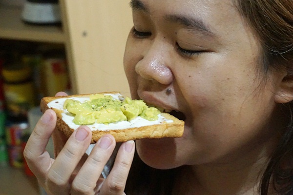 Creamy Garlic and Butter Avocado Toasts