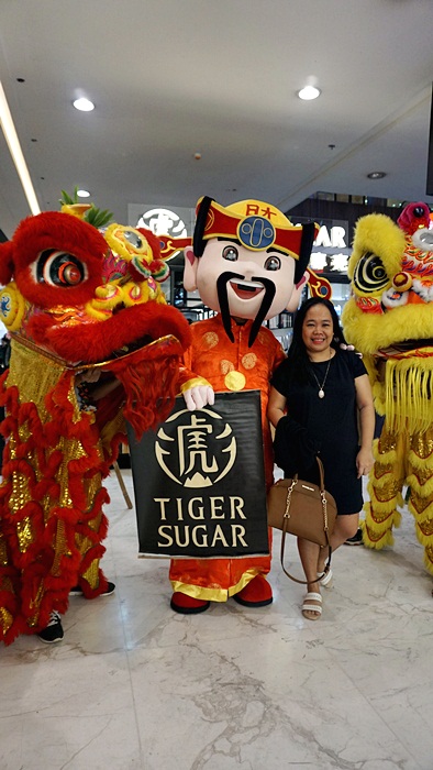 The dragons bring goodluck and fortune to Tiger Sugar's newest branch